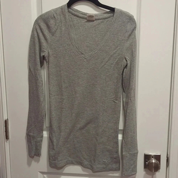 Long sleeve v-neck waffle knit shirt - Picture 1 of 4